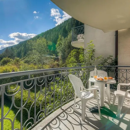 Apartman Le Cristal Gm18 Mountain View, Pool & Parking - Happy Rentals