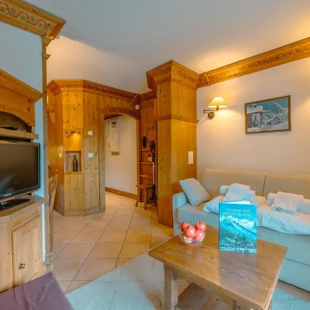 Le Cristal Gm18 Mountain View, Pool & Parking - Happy Rentals